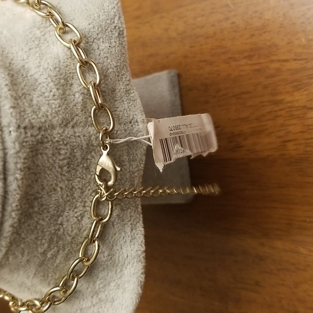 Beautiful. Statement. Necklace - Picture 4 of 8